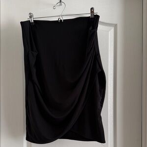 212 - H&M Black Asymmetrical Skirt size M